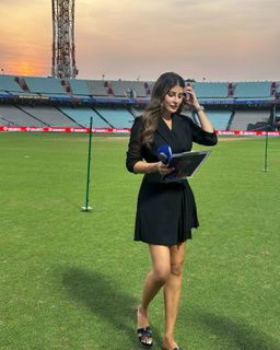 Karishma Kotak feet photo thumbnail