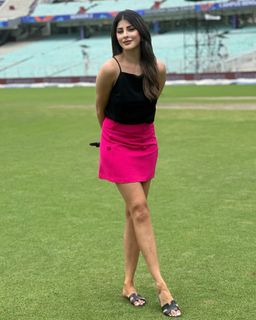 Karishma Kotak feet photo thumbnail