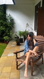 Karishma Kotak feet photo thumbnail