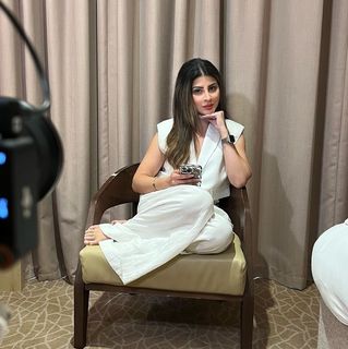 Karishma Kotak feet photo thumbnail
