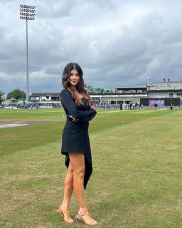 Karishma Kotak feet photo thumbnail