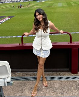 Karishma Kotak feet photo thumbnail