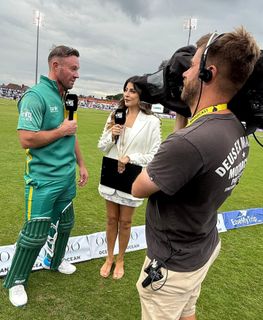 Karishma Kotak feet photo thumbnail