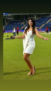 Karishma Kotak feet photo thumbnail