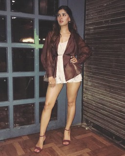 Karishma Sharma feet photo 16
