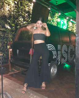 Karishma Sharma feet photo 13