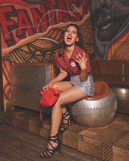 Karishma Sharma feet photo 4