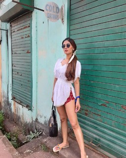 Karishma Sharma feet photo 17