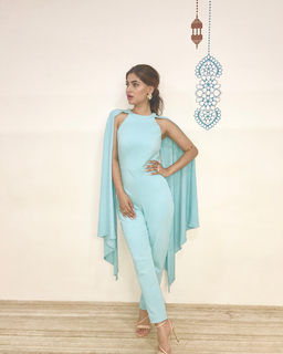 Karishma Sharma feet photo 12