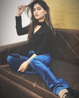 Karishma Sharma feet photo 7