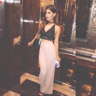 Karishma Sharma feet photo 5