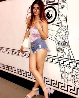 Karishma Sharma feet photo 17