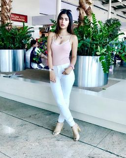 Karishma Sharma feet photo 15