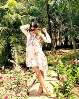 Karishma Sharma feet photo 11