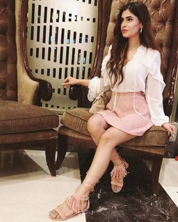Karishma Sharma feet photo 3