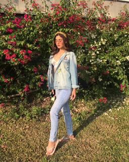 Karishma Sharma feet photo 18