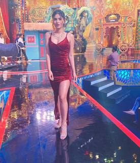 Karishma Sharma feet photo 17