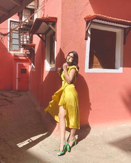 Karishma Sharma feet photo 12