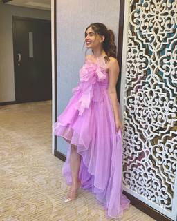 Karishma Sharma feet photo 10