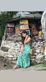 Karishma Sharma feet photo 4