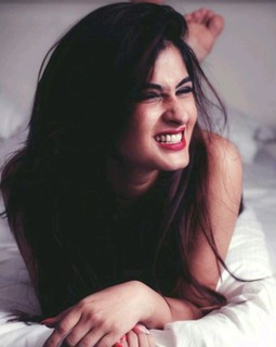 Karishma Sharma feet photo 15