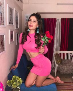 Karishma Sharma feet photo 13