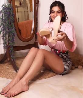 Karishma Sharma feet photo 7