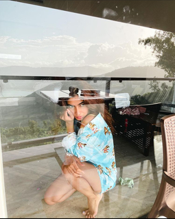 Karishma Sharma feet photo 5