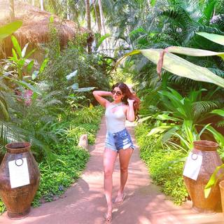 Karishma Sharma feet photo 18