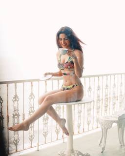 Karishma Sharma feet photo 4