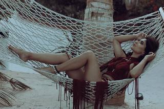 Karishma Sharma feet photo 9