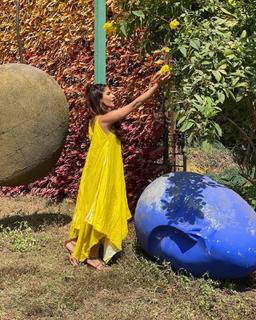 Karishma Sharma feet photo 8