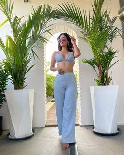Karishma Sharma feet photo 6
