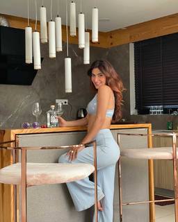 Karishma Sharma feet photo 5