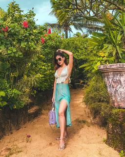 Karishma Sharma feet photo 3