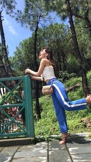 Karishma Sharma feet photo 20