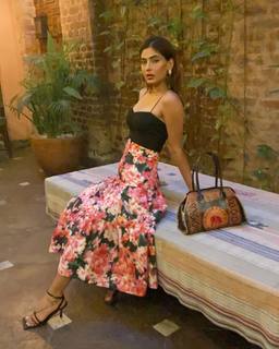 Karishma Sharma feet photo 16