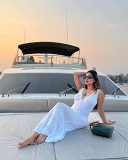 Karishma Sharma feet photo 3