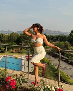 Karishma Sharma feet photo 20