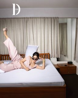 Karishma Sharma feet photo 18