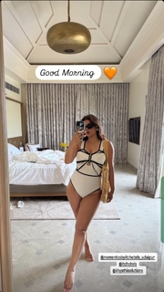 Karishma Sharma feet photo 15