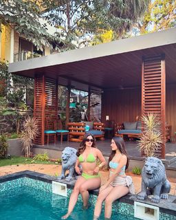 Karishma Sharma feet photo 9
