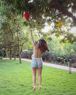 Karishma Sharma feet photo 7