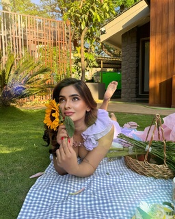 Karishma Sharma feet photo 4