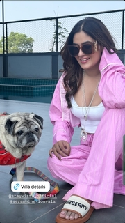 Karishma Sharma feet photo 18
