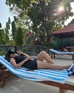 Karishma Sharma feet photo 2