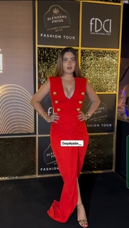 Karishma Sharma feet photo 20
