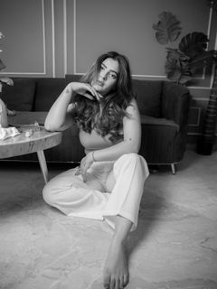 Karishma Sharma feet photo 11
