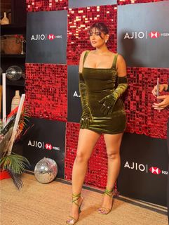 Karishma Sharma feet photo 8