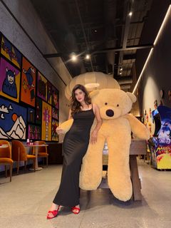 Karishma Sharma feet photo 5